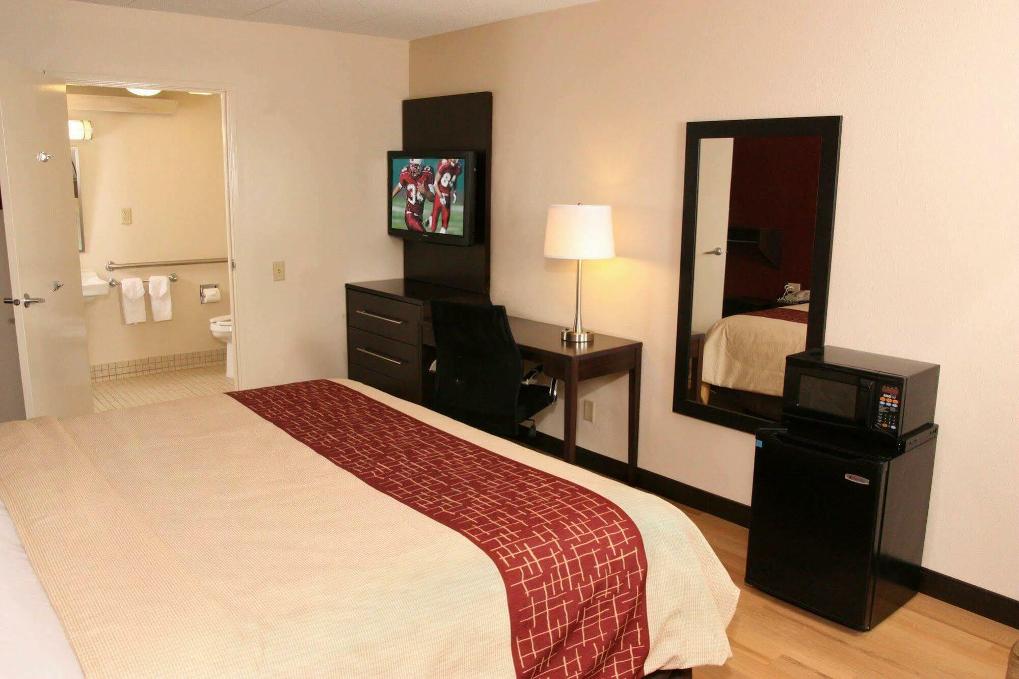 Red Roof Inn Plus+ Austin South Extérieur photo